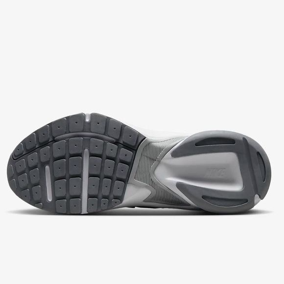 Nike - Picture 11 of 13